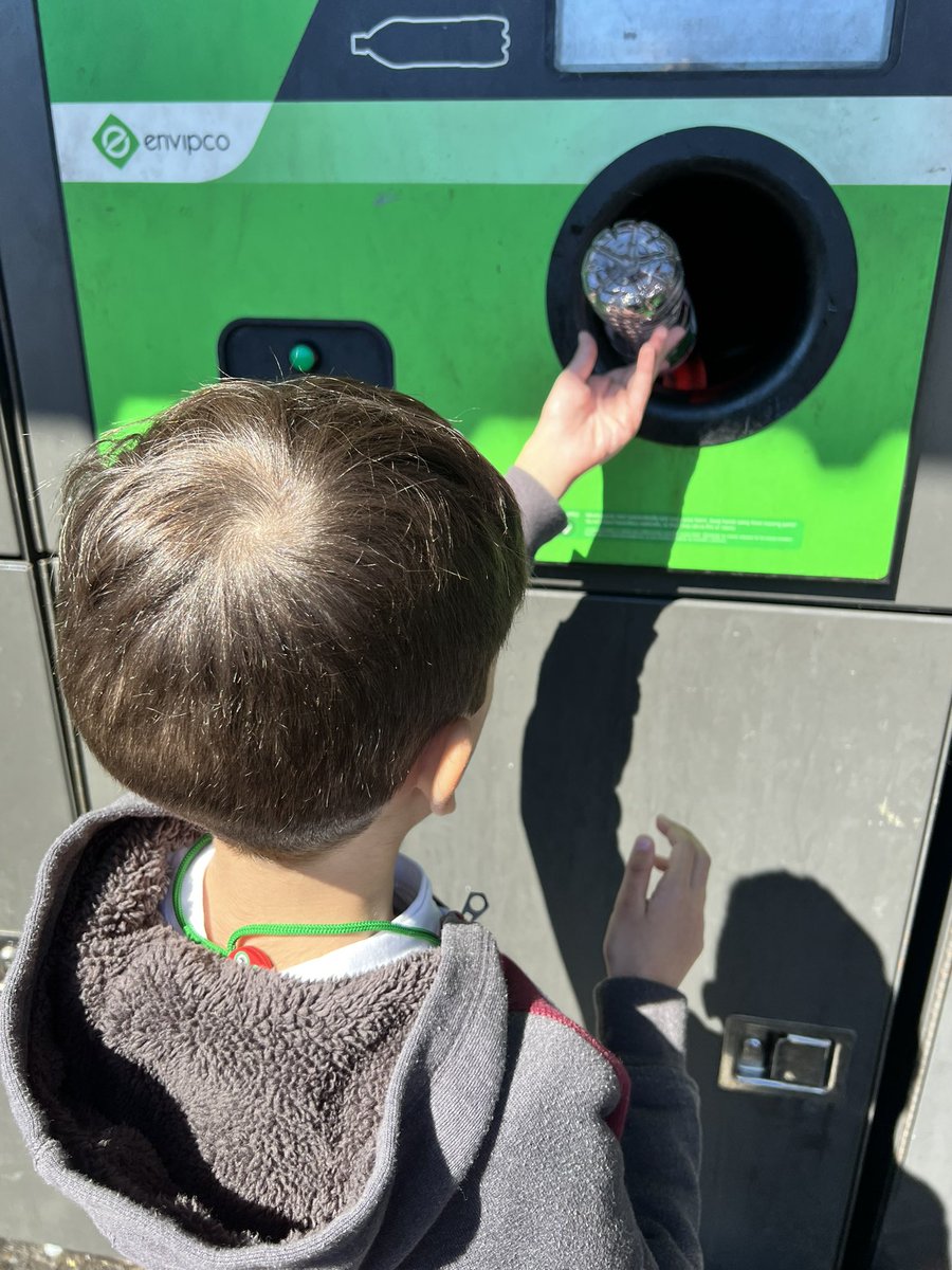 MrsRiceHWPS's tweet photo. On Wednesday’s, we recycle! ♻️💚 Class Y57 started our weekly recycling walk to Key Food! Each week, our class will collect bottles &amp; cans to return, and save up our receipts for a special treat 💰🛒 https://t.co/uleNId3OsM
