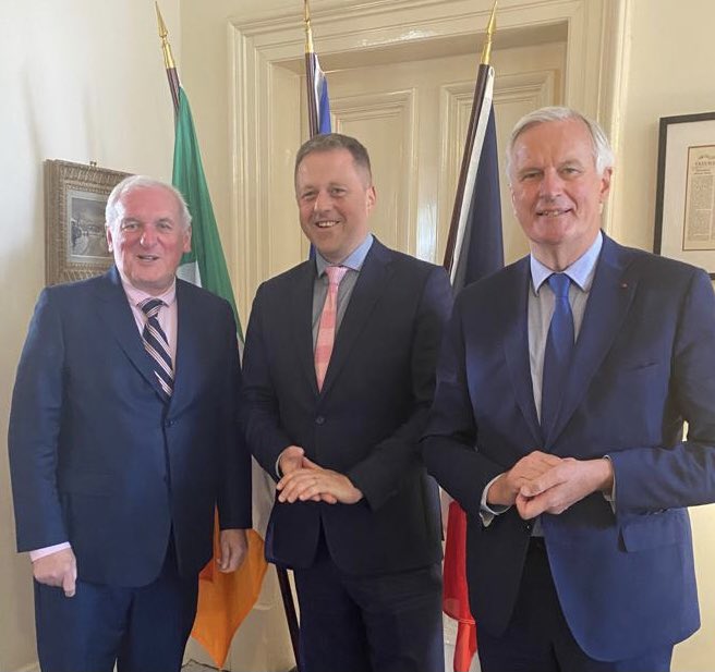Belle journée à Dublin à l’invitation de @simoncoveney, Ministre des Affaires Étrangères Irlandais. Si @trussliz le veut vraiment, il y a une opportunité pour un partenariat fort, incluant la mise en œuvre du protocole Nord-Irlandais, pour faire face aux défis de demain. #EU50