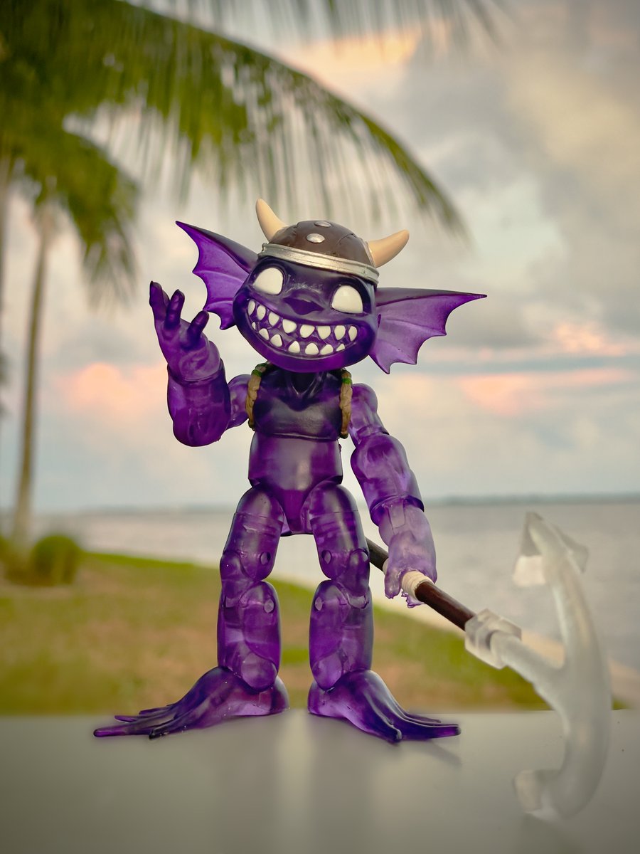 On Oct 15th-16th #toyconnj exclusive Plunderling Drench Abyss arrives!

Deep in the ocean the only refuge from the biting cold currents is within the coral caverns. There in the darkness Plunderling Drench Abyss was forged. Few Drench have a heart as black as the icy Abyss!