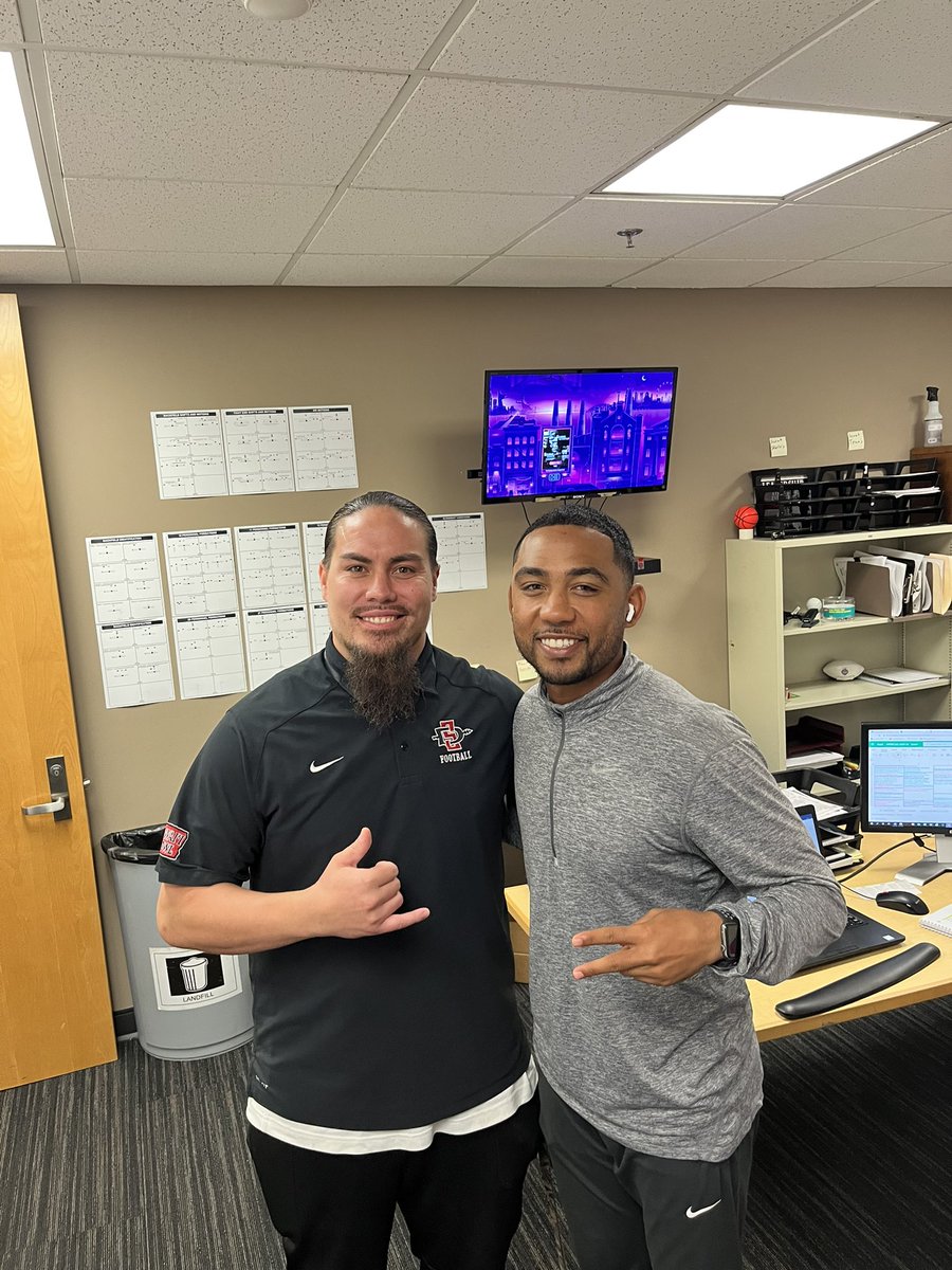 One of the best players in SDSU history stopped by the office today! The man they call Fely! Big Uce didn’t have a off switch! Loved every second of sharing the field with him 🤙🏾 #Aztecs4Life