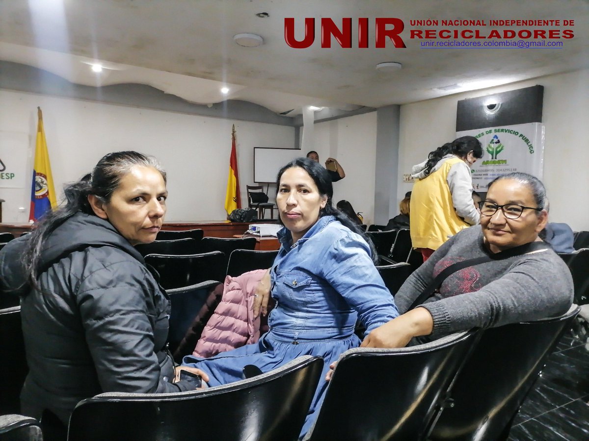 UNIR_reciclador's tweet photo. ♻️ #Actualidad Hoy es el gran día, La #UNIRrecicladores se encuentra para socializar la Alianza Público popular con la @uaesp No se pierdan a las 4pm la transmisión en Vivo vía Facebook #ReciclajeSinFormalizaciónEsBasura https://t.co/2IBXJOfp5o