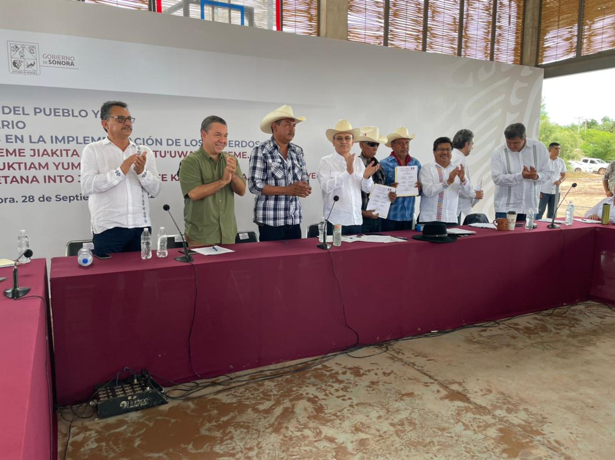 conagua_mx's tweet photo. Durante el primer aniversario del Plan de Justicia del Pueblo #Yaqui, el subdirector de la #Conagua, Aarón Mastache Mondragón, en compañía del gobernador de Sonora, @AlfonsoDurazo, y las autoridades de los 8 #PueblosYaquis, habló sobre los avances logrados en materia hídrica https://t.co/8jFUw4JEhP