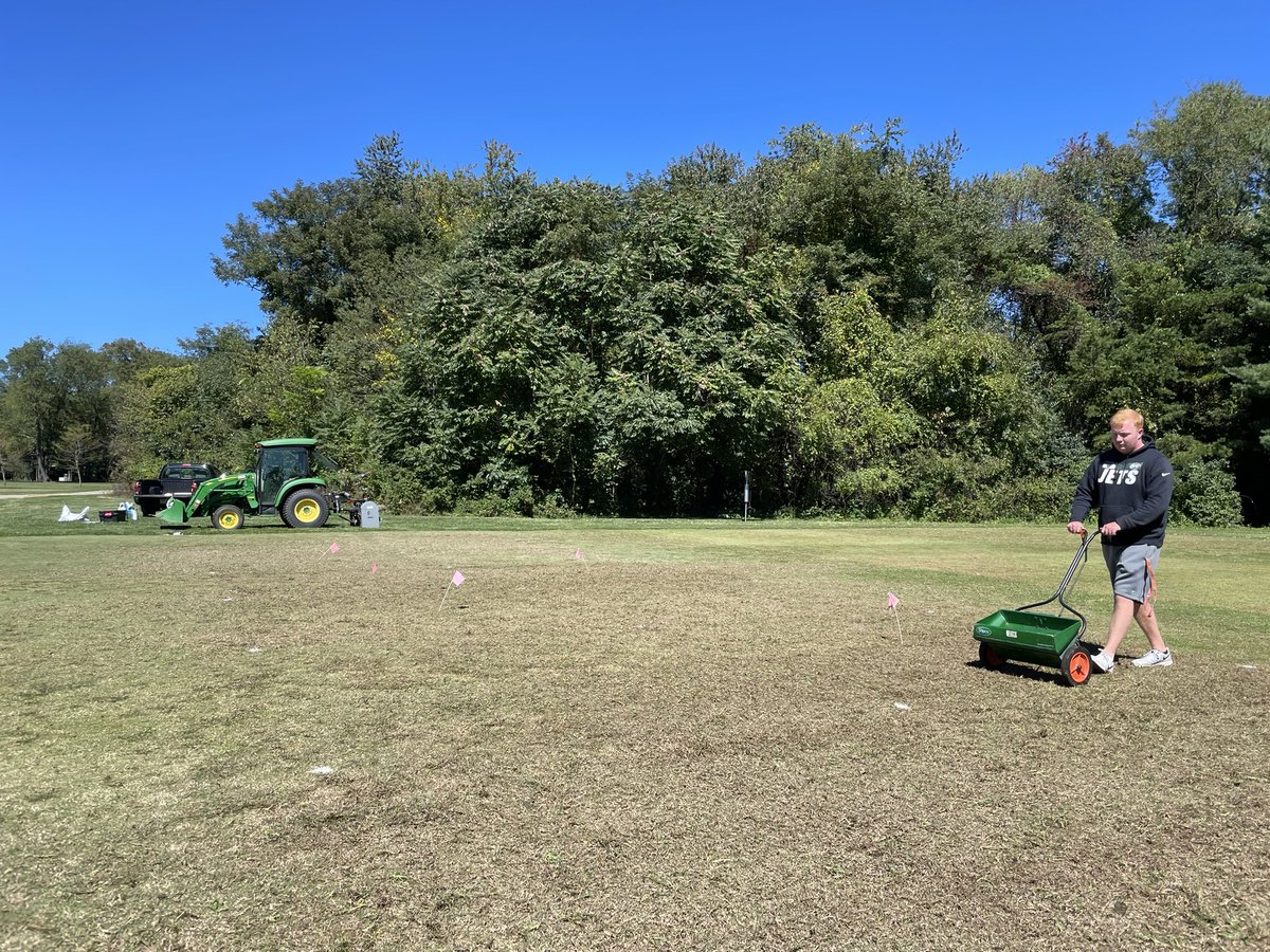 VTTurfTeaching's tweet photo. Initiating Year ✌️ of @AdamKW_1’s undergraduate #research investigating the potential use of Bluemuda for sports fields in the transition zone. https://t.co/q4xdkSccyt