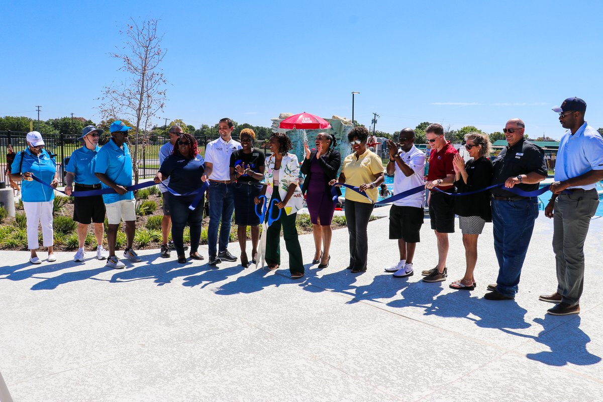 reederconst's tweet photo. What an incredible opening as we joined @desototx & the community to celebrate the completion of the Moseley Pool renovation. New amenities include a lazy river, rock climbing wall, air-conditioned party room, office areas, & more. #BuildingOnPurpose https://t.co/0PzM4sBmDy