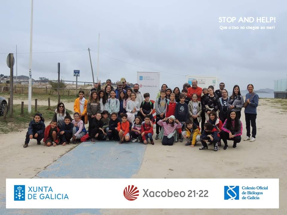 COBGalicia's tweet photo. Fantástica limpeza #LixosMariños, praia #Ladeira (Baiona). 43 kg de lixo (708 cabichas, 62 bastonciños,...)
Participan: #Avelaíña, Dar Máis, #CEPSabarís e @ConcelloBaiona 
#StopAndHelp proxecto do COBGA promovido pola Xunta- #OTeuXacobeo
#Xacobeo2022 
https://t.co/QiS1B7WwYA https://t.co/2VDTPcO6SJ