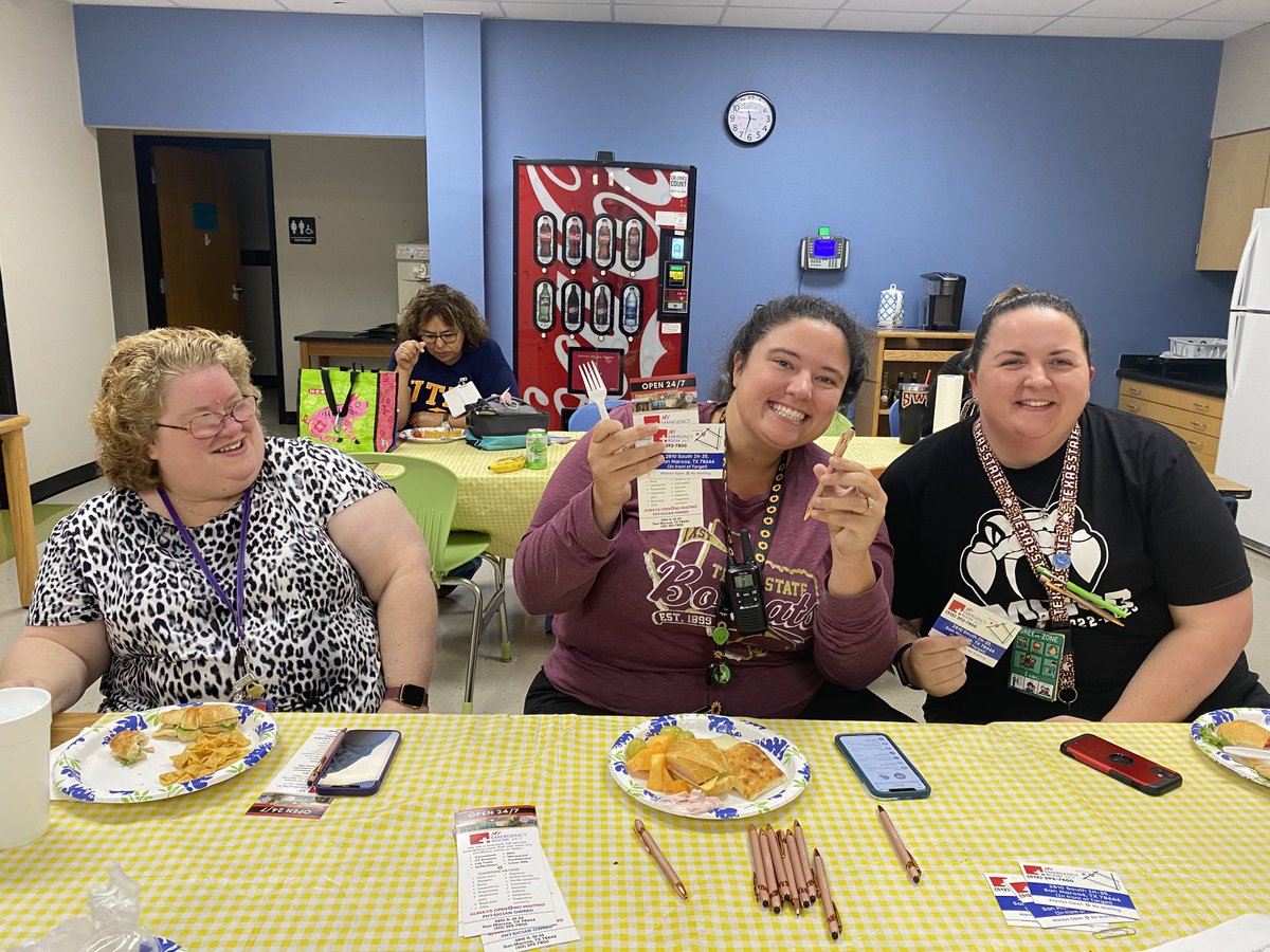 drteredjara's tweet photo. Thank you my Emergency room 24/7 for the delicious lunch for our staff this Woo Wednesday ⁦@MendezKids1st⁩ ⁦@drteredjara⁩ https://t.co/GwcDpFeQp7