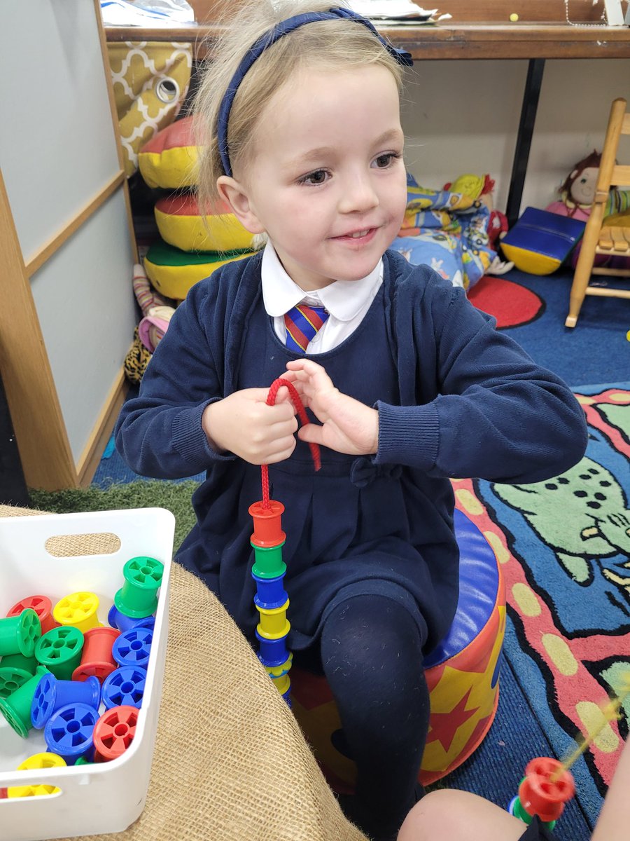 MorayPrimary1's tweet photo. Some of us made beautiful n-n-n-necklaces #Threading #FineMotorSkills #MakeAPattern https://t.co/gPZ6QBGEaN