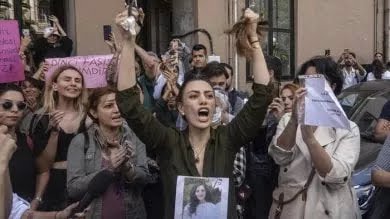 donmarcelloc's tweet photo. #Mahsa_Amini #HadisNajafi #IranRevolution2022 "Potranno tagliare tutti i fiori ma non fermeranno mai la primavera" #PabloNeruda @Manubonc @ZiaLulli1 @isabbah @IsabiRomano @galatacla @invano https://t.co/1PiLRmTluY