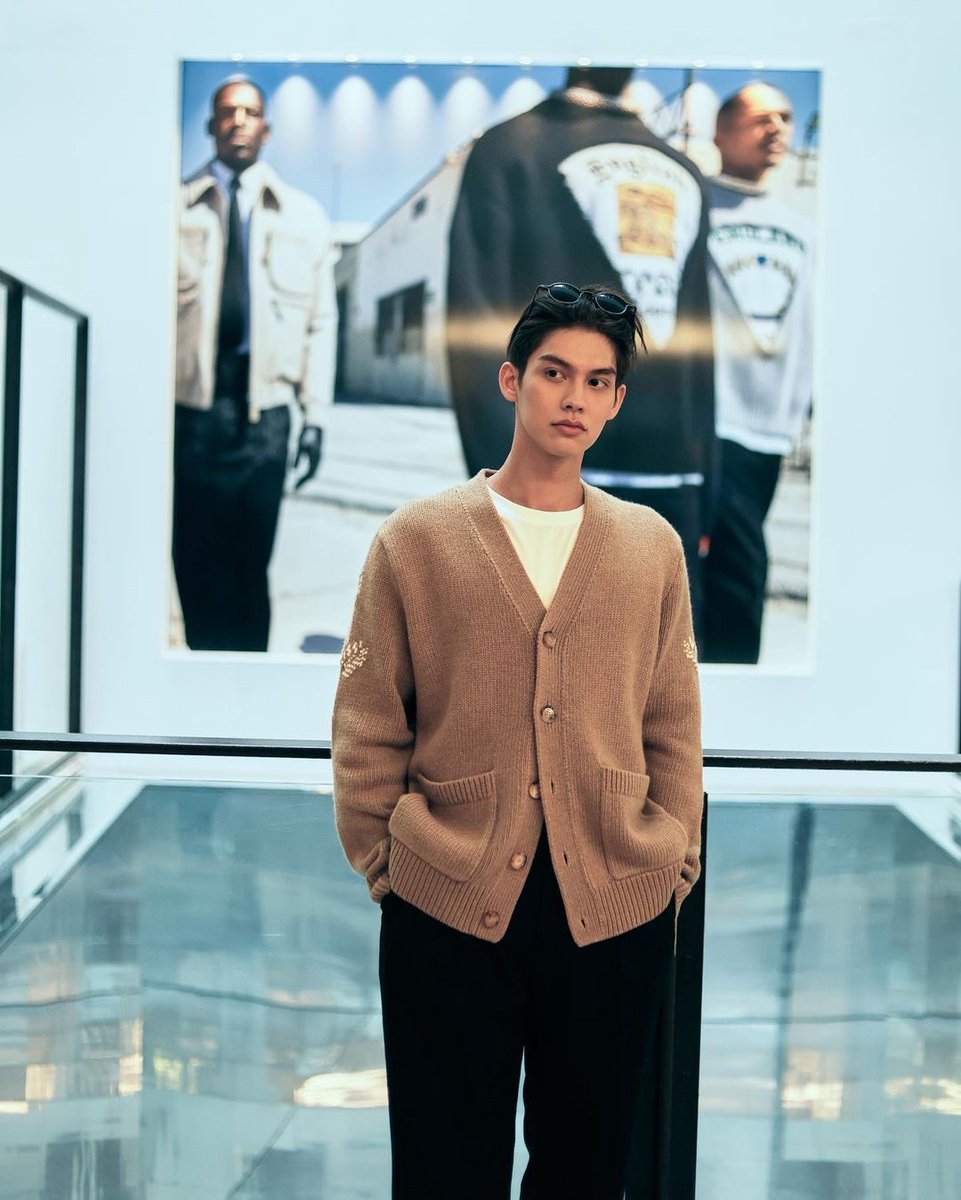 allbright_ofc's tweet photo. สันจมูกเธอคมพอที่จะทำให้เราตัดใจจากคนอื่นได้ไหมอ่ะ

IG bbrightvc 

#BurberrySS23
#BurberrySS23xBright
#bbrightvc https://t.co/LYzhzcMWQB