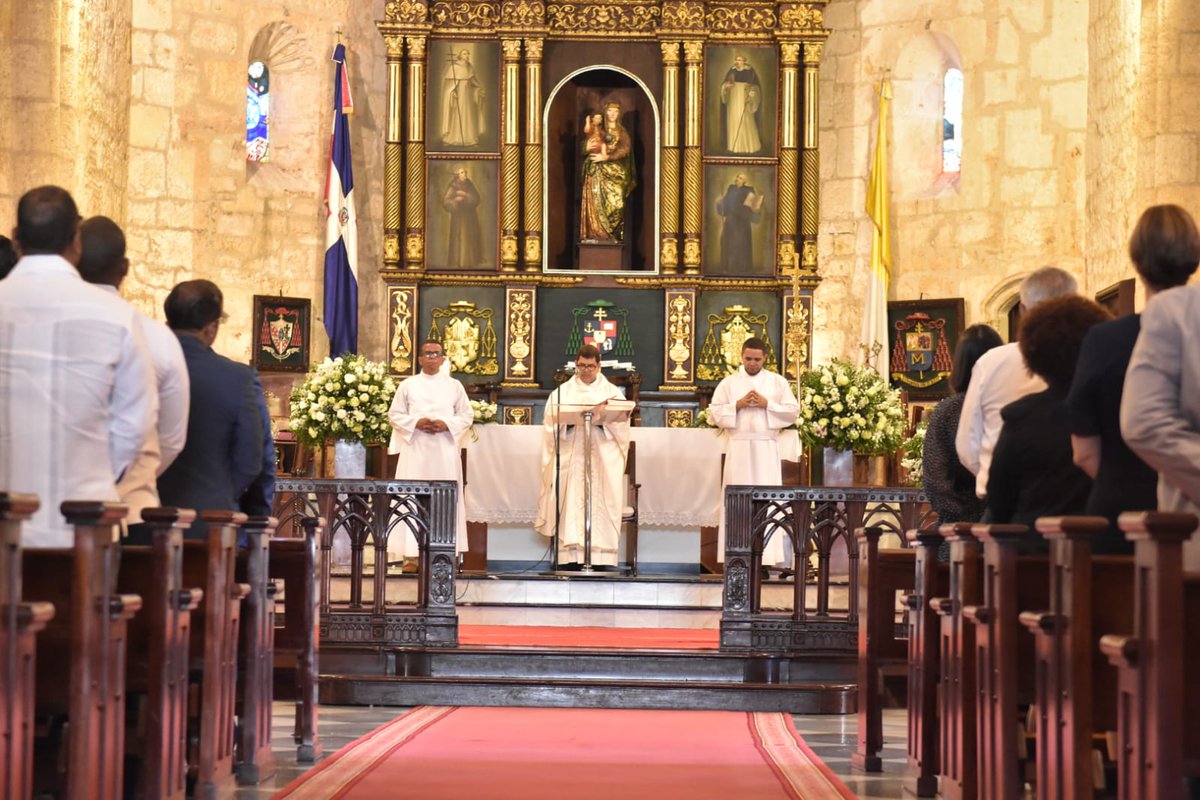 INAPAGOB's tweet photo. El pasado 12 de septiembre, celebramos nuestro #60Aniversario. Hoy realizamos una misa de acción de gracias en la catedral y depositamos una ofrenda floral, con gratitud por un año más de grandes logros. https://t.co/I7LBIFrM5w