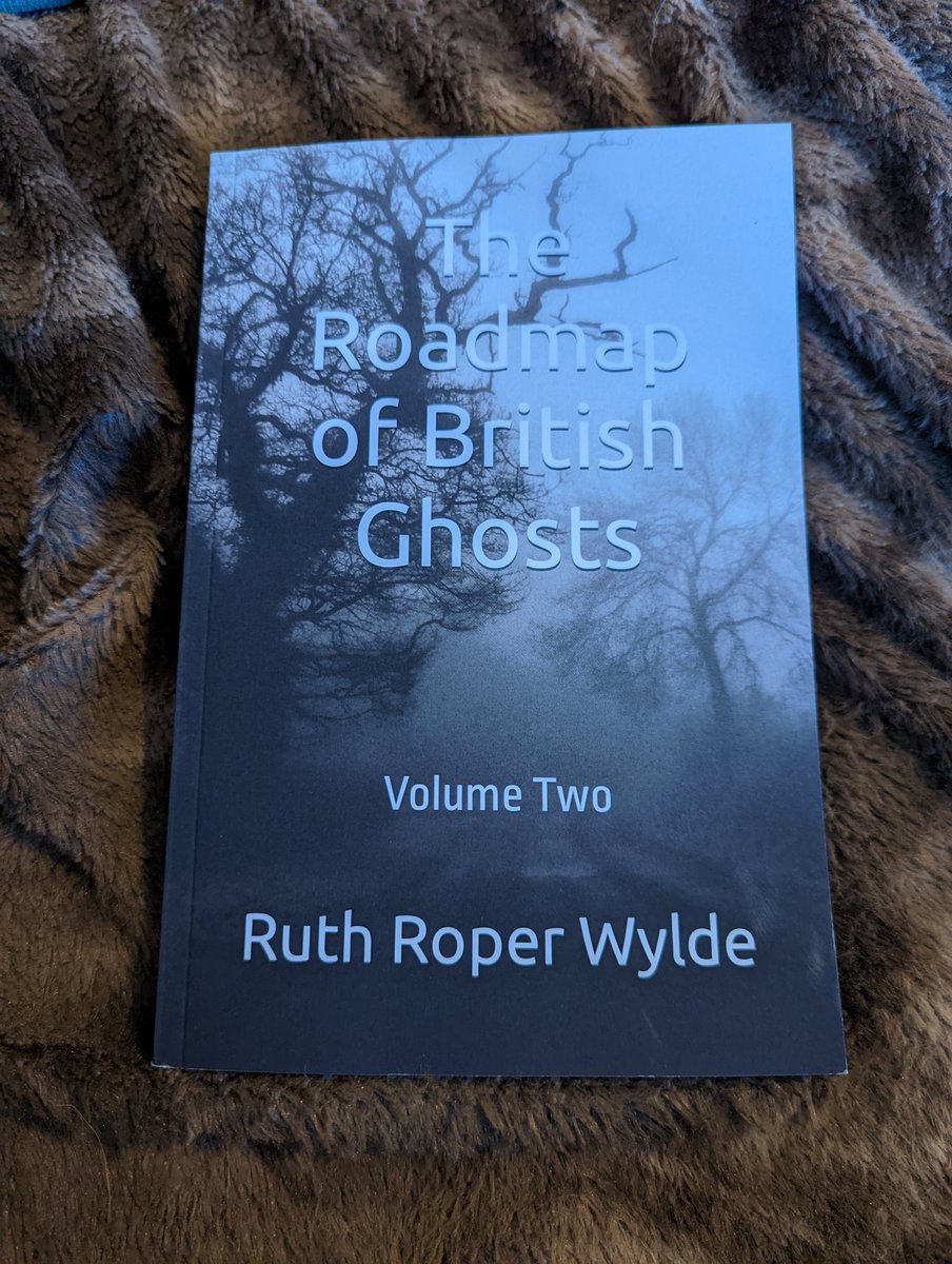 RuthRoperWylde's tweet photo. Oh Lordy! It's bigger than I imagined in the flesh! 358 pages (I think!) of ghoulish goodness #author #amwriting #ghosts #paranormal https://t.co/rBzAUnrCvm