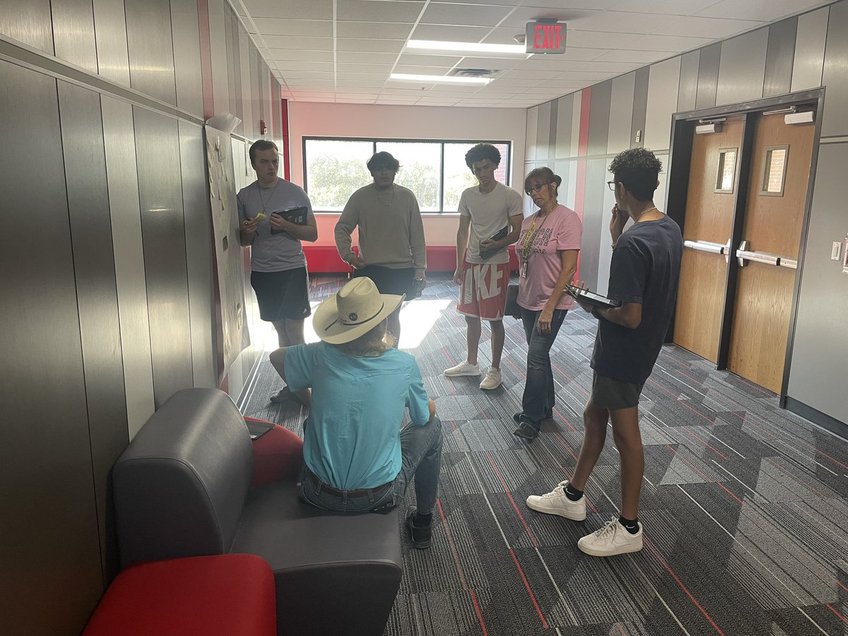 CoppellHigh's tweet photo. #ForensicsScience class working through evidence in a murder case today. #CHSLearnLoveServe #CISDWorkingTogether @CoppellISD #MsMurphy https://t.co/Iaf98AGtMv