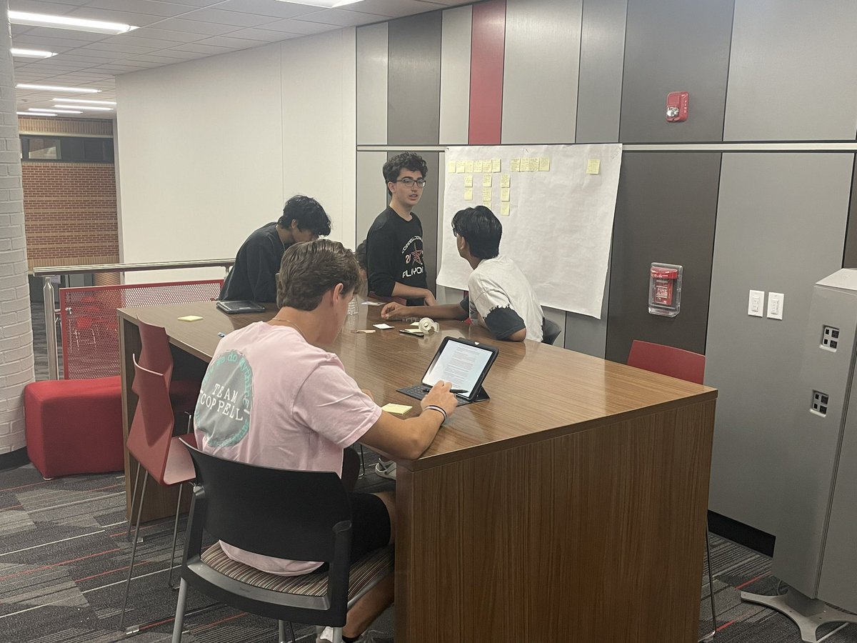 CoppellHigh's tweet photo. #ForensicsScience class working through evidence in a murder case today. #CHSLearnLoveServe #CISDWorkingTogether @CoppellISD #MsMurphy https://t.co/Iaf98AGtMv