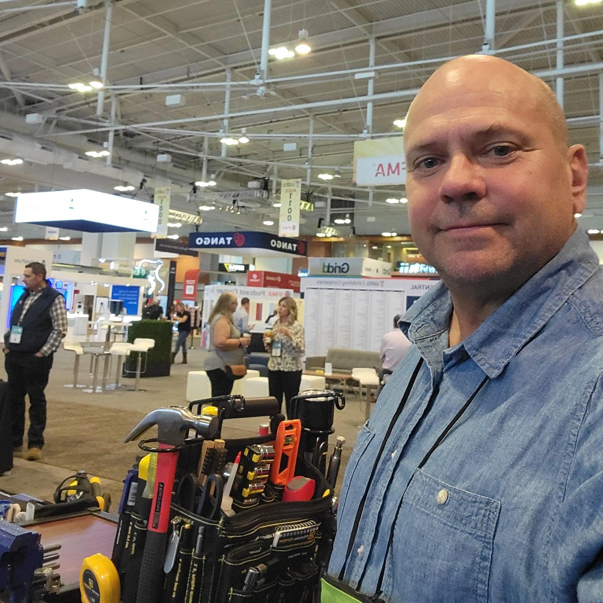 Mobileshopco's tweet photo. Mobile-Shop David is in Nashville at IFMA22. #WorldWorkPlace #IFMA22 #Tradeshow #Expo https://t.co/FaGXdrcQeZ