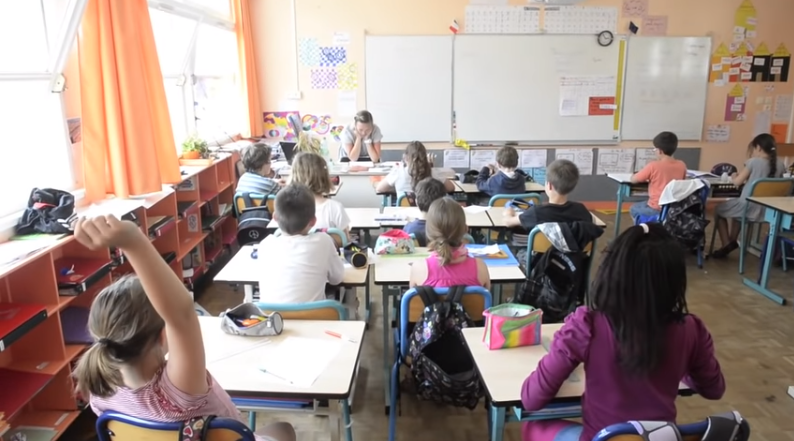 BVoltaire's tweet photo. L’œuvre de propagande de certains manuels scolaires - #Désinformation #Sfen #manuelsscolaires
https://t.co/cSMCyjiwEY
Le constat de la Sfen est clair : sept des manuels scolaires de sciences donnés aux élèves en classe de Terminale comportent de graves erreurs ou prêtent à ... https://t.co/ZnRdUr6KGf
