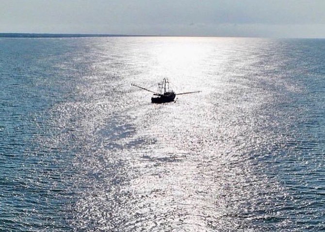 NCCatch's tweet photo. Without commercial fishers, there would be no North Carolina Seafood Festival. Show your support for local seafood during the Blessing of the Fleet 10 a.m. Sunday Oct. 2 at the @northcarolinaports - Morehead City.
#nccatch https://t.co/HpBgYSJxQv