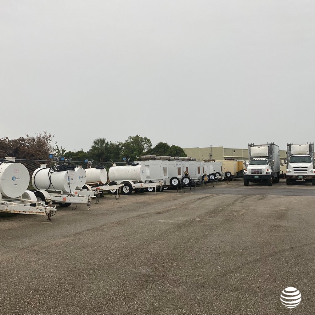 Our <a href="/ATT/">AT&T</a> networks are prepared for #HurricaneIan.
✅Topping off fuel for generators
✅Protecting physical facilities against flooding­­
✅Staging dedicated FirstNet deployable network assets
and more: go.att.com/4ccd53a7