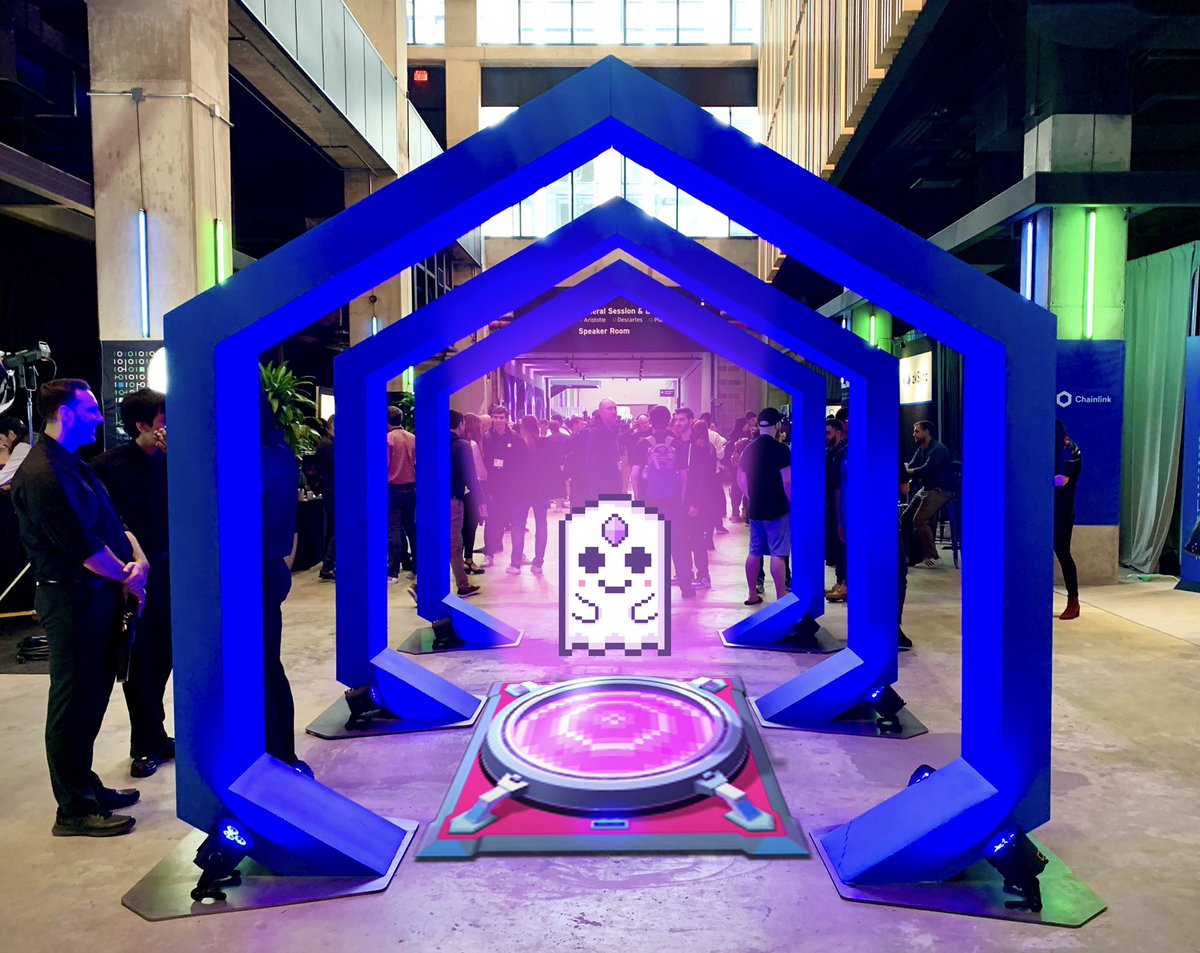 GravyGG's tweet image. Took a Bounce Gate to @chainlink #SmartCon2022 GotchiGang says hi @SergeyNazarov  ✨👻✨