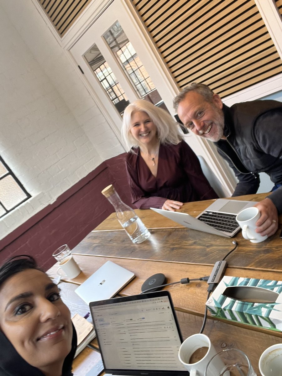 BillesleySchool's tweet photo. Another excellent day! Project planning with @ElliotFndtn in the beautiful @TheJointworksJQ it’s always great working with @Johannemica discussing all things curriculum. #Curriculum #ResearchBasedPractice https://t.co/NhHMSRnwDC