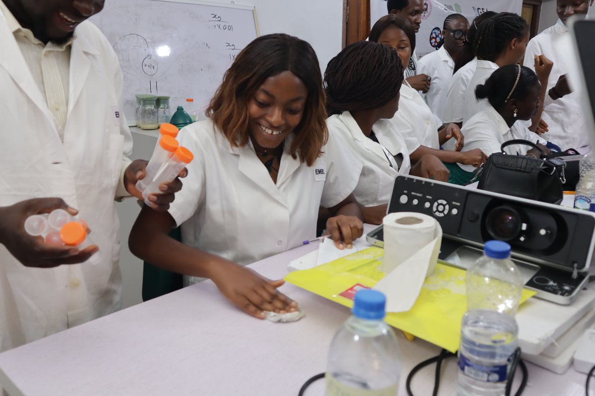 DrosophilaRTC's tweet photo. Day 1 Evening: #FlyHandling session at the  #Flybase-#DRTC  #Drosophila workshop @DrosophilaRTC,   #Basorun, #Ibadan,  #Nigeria. Many thanks to the  #FlyBoard of @FlyBaseDotOrg for sponsoring this workshop. We thank @GeneticsGSA and @inqababiotecWA for the support. https://t.co/2MXTKUiE9R