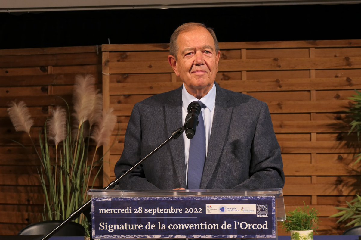 GrandParisMGP's tweet photo. .@patrick_ollier: « Je connais les besoins des populations qui souffrent des #copropriétés dégradées. L’#ORCOD illustre donc l’utilité qu’il y a pour nous à travailler ensemble sur l’habitat privé. L’opération de la @VilleArgenteuil est une première, il y en aura d’autres ! » https://t.co/krfCJe29HM
