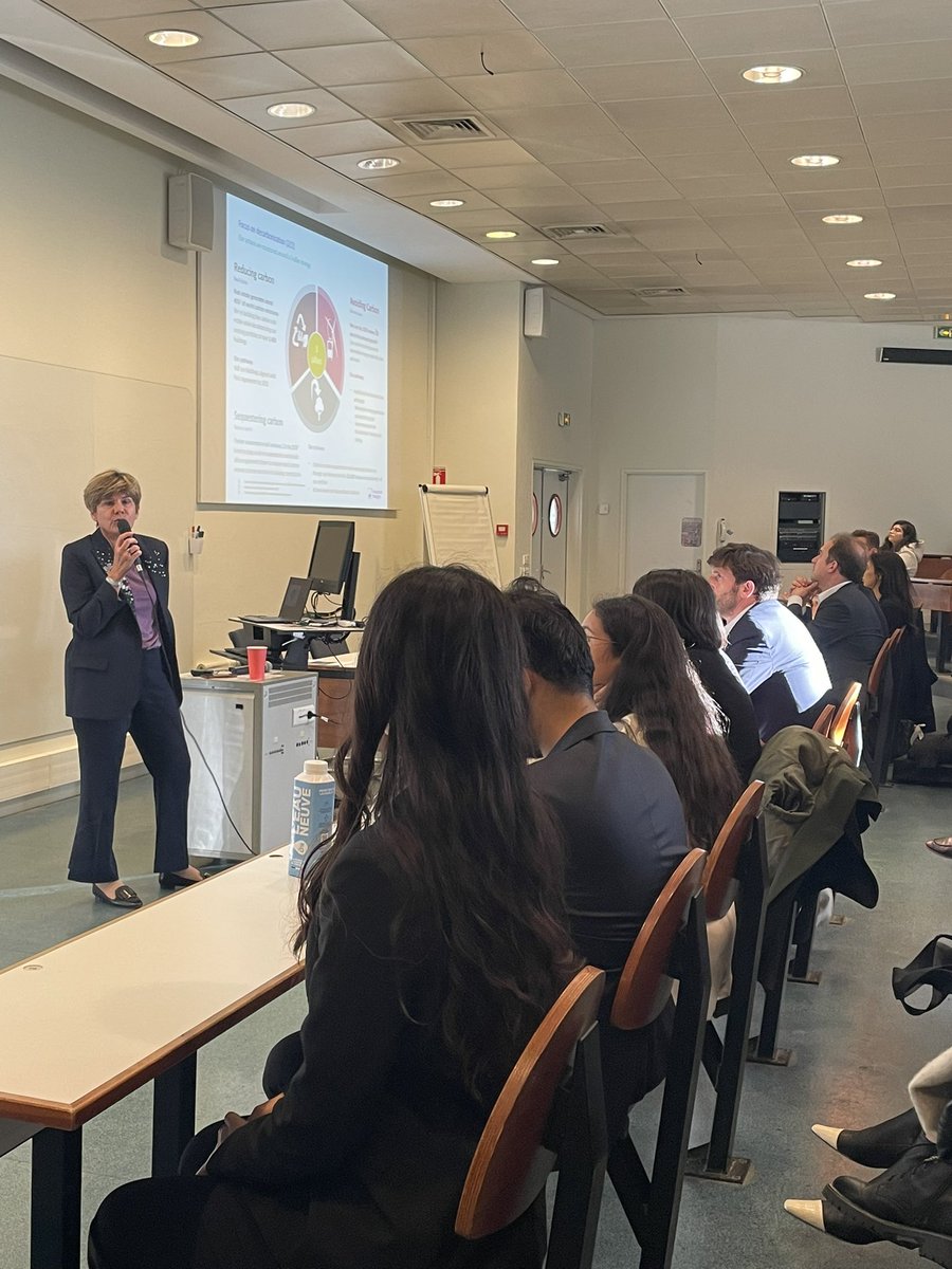 J_Tamssom's tweet photo. Glad to be at HEC campus tonight as part of #AXAIMAlts partnership with HEC Women in Business Club, spending the evening with students to discuss alternatives investments, to present our company and career opportunities with our CEO Isabelle Scemama.
#WomenInFinance #HECParis https://t.co/E6ELIkiSDl