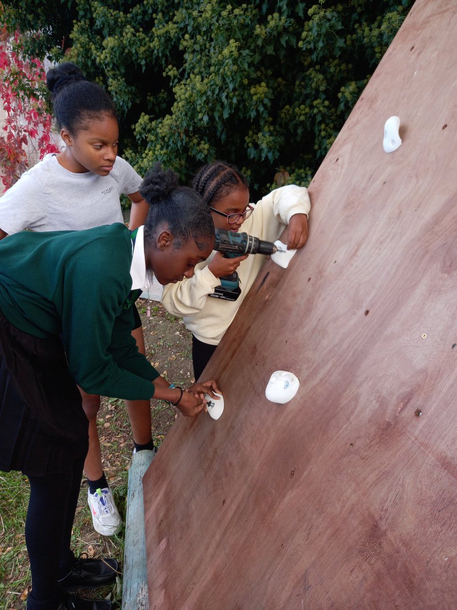 HighTreesCDT's tweet photo. Our young people are back to work with the rock climbing wall! #buildingyoungbrixton #hightrees  @bybrixton @lambeth_council https://t.co/DXaHVuFBeC