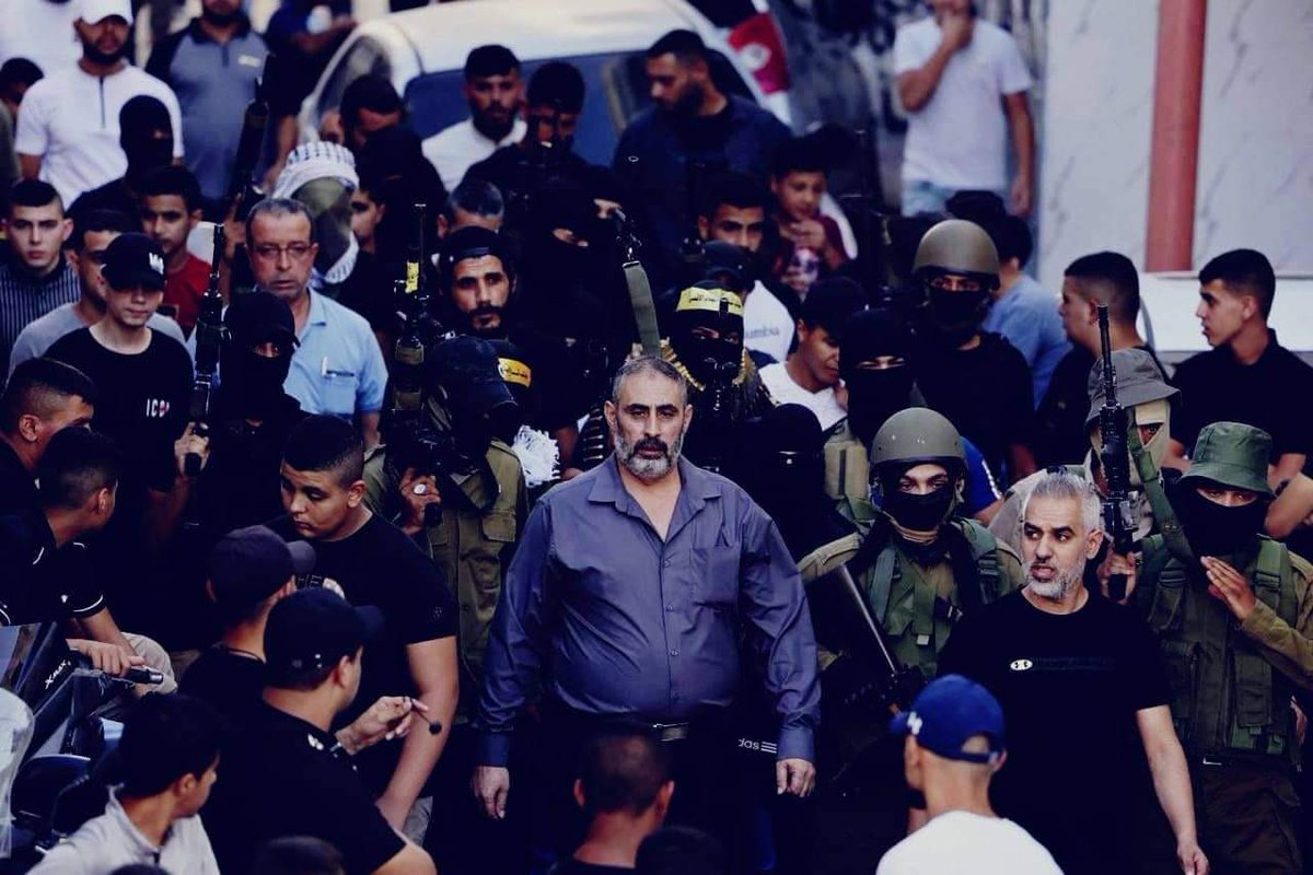 laithasha's tweet photo. "هدموا بيوتي، وقتلوا أبنائي ولكنهم ليسوا بقتلى، والله مولانا ولا مولى لهم، ونحتسب أولادنا عنده شهداء، ولا نقول إلا ما يرضي ربنا"

- والد الشهيدين عبد الرحمن ورعد خازم
#جنين https://t.co/vvrUVhJ3Zd