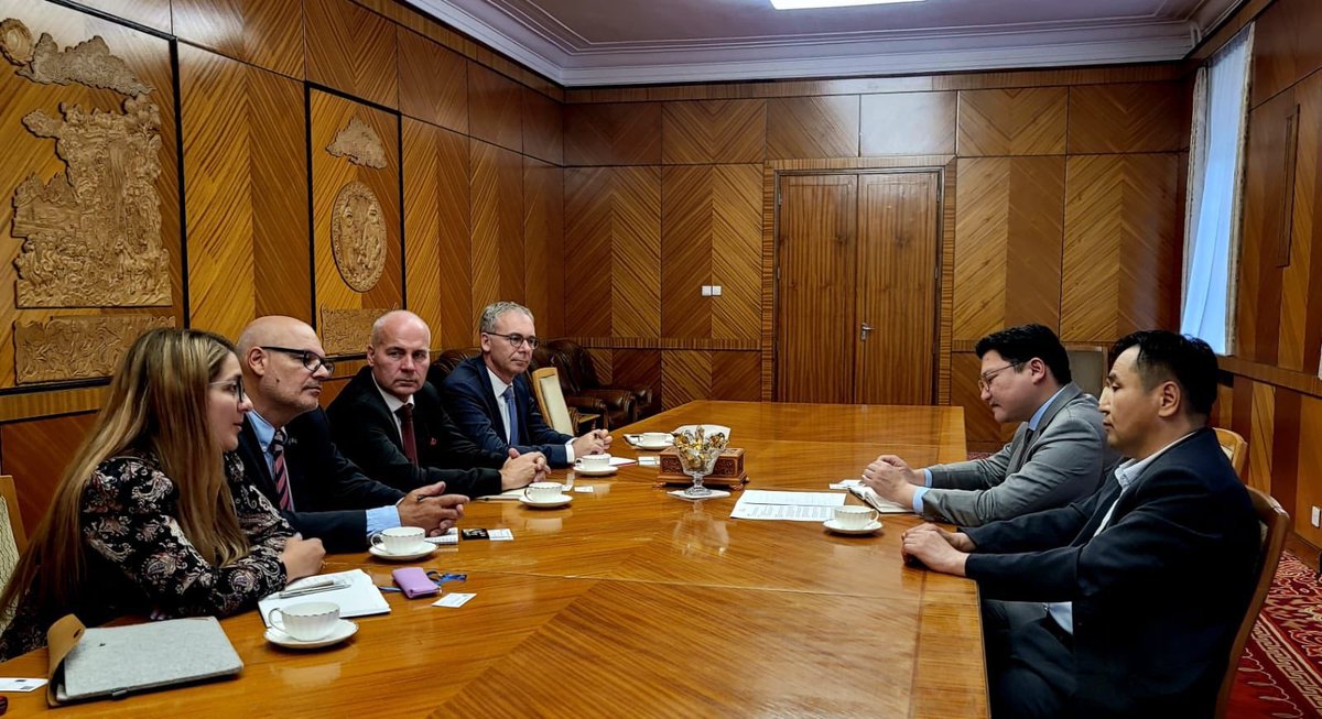 Европын хөрөнгө оруулалтын банк нь 100 тэрбум долларын активтай, европын хамгийн том хөрөнгө оруулалтын банк ба Эз, хөрөнгө оруулалтын орчин, шинэ сэргэлтийн бодлого, хөрөнгө оруулалтын төслүүлийн талаар түншлэх талаар ярьлаа. Үр дүнд хүрлээ.