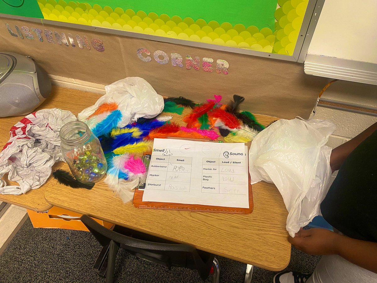 MsBarrett123's tweet photo. Wrapping up our unit by investigating matter using all 5 of our senses https://t.co/TXZ6xSqNHr