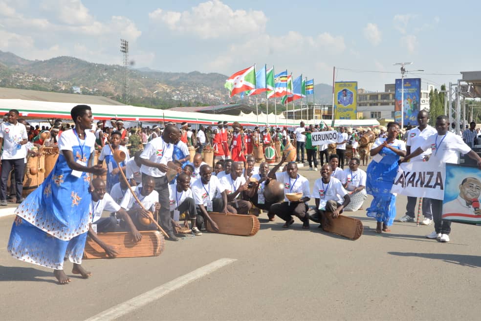 BurundiOn's tweet photo. @MinEACJSCBdi Festival National de la culture édition 2022,Toutes les provinces du #Bdi ont participé #Ntarehouse #Mountainventurs  #bestofburundi #Tembeaburndi #Minicomere https://t.co/6bYco1EYpb