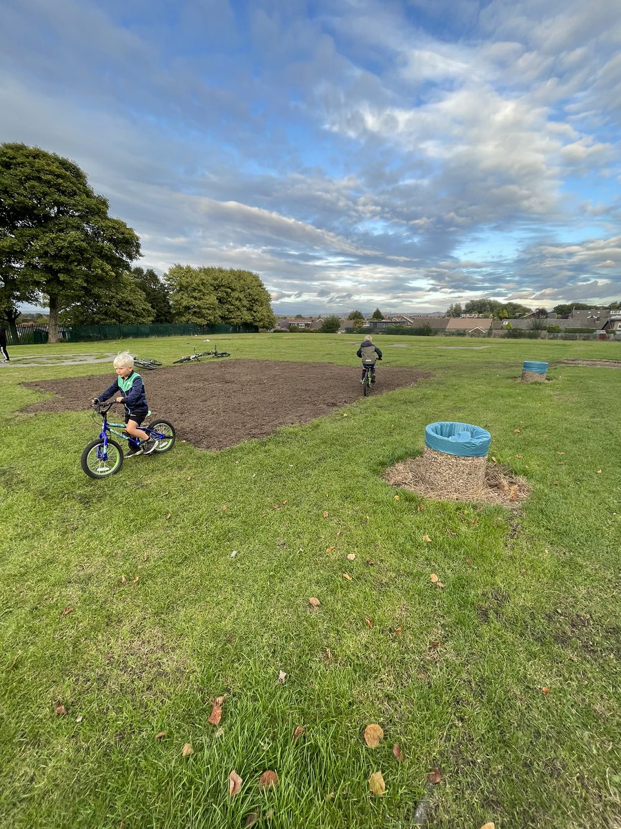 A_ManchesterMum's tweet photo. @RochdaleCouncil very disappointing to see Childrens swings have been removed from the field. Now just an empty field ☹️ https://t.co/K0rnQofc9C