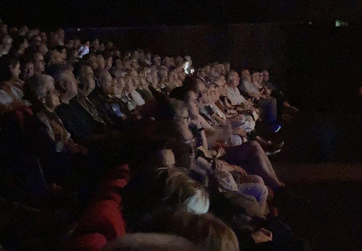 Kursaalmanresa's tweet photo. Al #kursaalmanresa l’actor @JoanPera_ ja és darrera els fogons en la primera de les 2 funcions de #MasterXof, inclosa dins del cicle de #gentgran.
A les 20:30 hi tornem i queden poquíssimes entrades! No us ho perdeu! https://t.co/okrhUlQbQ6