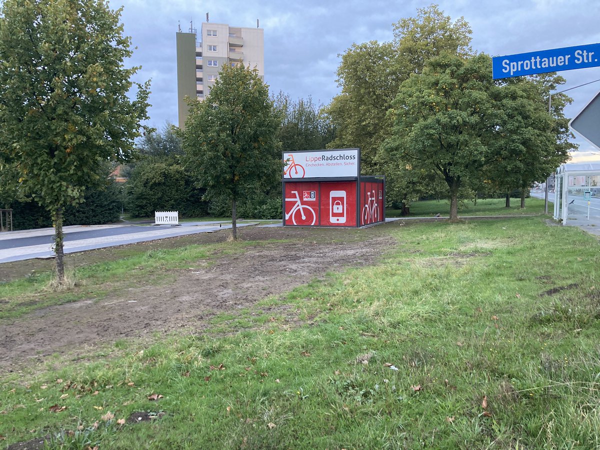 benjada23's tweet photo. In #Detmold ist die neue #Mobilstation Bielefelder/Sprottauer kurz vor der Fertigstellung 🙃 @Kreis_Lippe @ZukunftsnetzNRW https://t.co/1Ag61DdG6J
