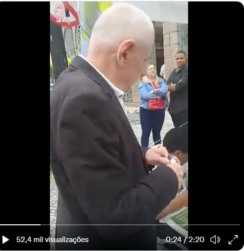 isaaserena's tweet photo. Eu e o Rafael no fundo putos da vida 
(obs: cheguei a discutir com o bolsonarista) https://t.co/7osYInWYB4