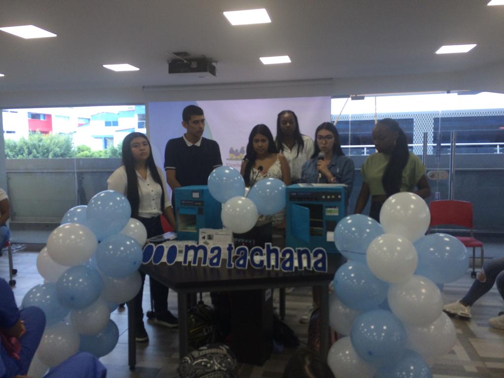 kaikalabo's tweet photo. Con  los estudiantes de #instrumentaciónquirúrgica de la #universidadsantiagodecali. Compartimos toda la información de @MATACHANA resolvimos sus dudas y aprendiendo unos de otros ¡Muchos éxitos en sus estudios!

#Kaika #equiposmédicos #matachana #esterilización  #noparamos https://t.co/Imb1jOrzsd