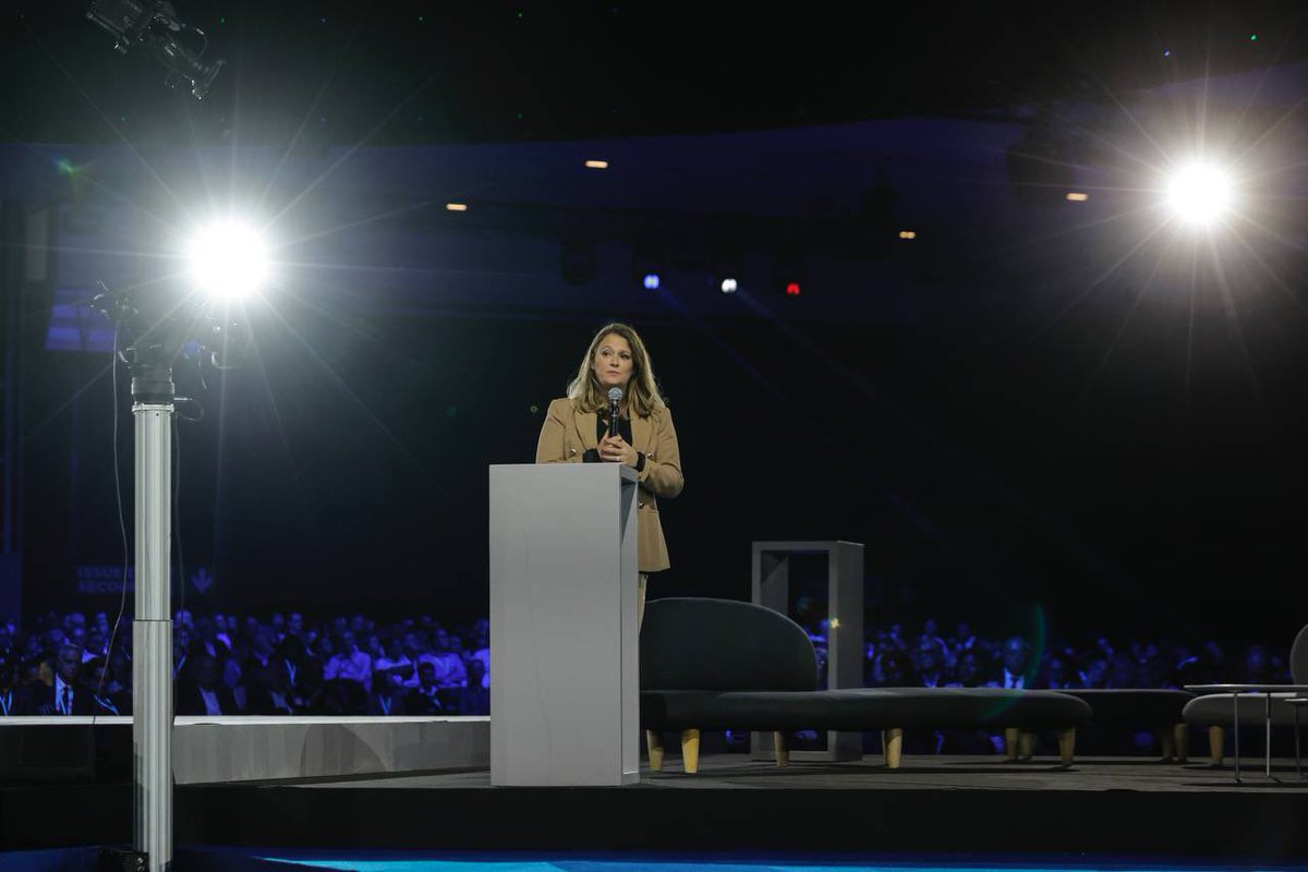 oliviagregoire's tweet photo. Dans les bons comme dans les moments plus difficiles, ils sont là. J’ai été entrepreneure et mon experte comptable m’a accompagnée à chaque moment clés.

A leur congrès, j’ai souhaité remercier les 21 000 experts-comptables pour leur implication constante auprès de nos TPE PME. https://t.co/K1K3RYnP5F