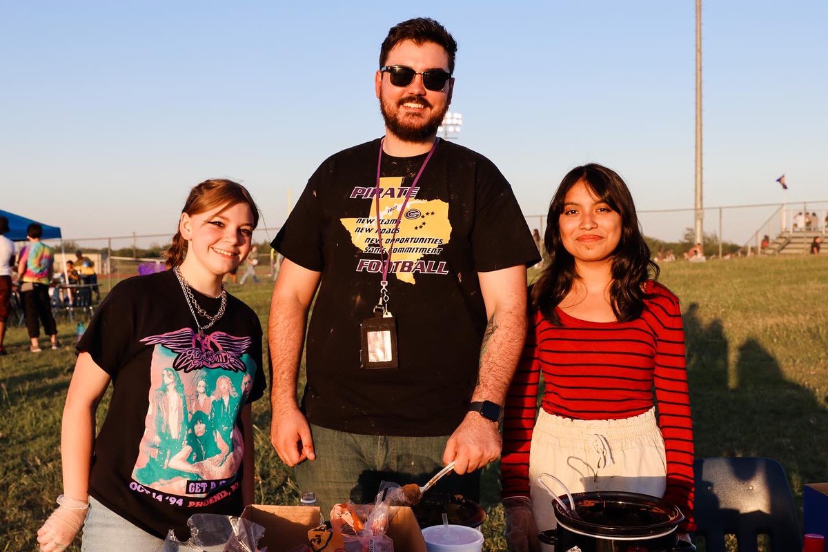 granburyisd's tweet photo. GMS held a Fall Festival providing families a fun event to build relationships while raising PTO funds.  #PirateFamily https://t.co/NrX9G0lcA9