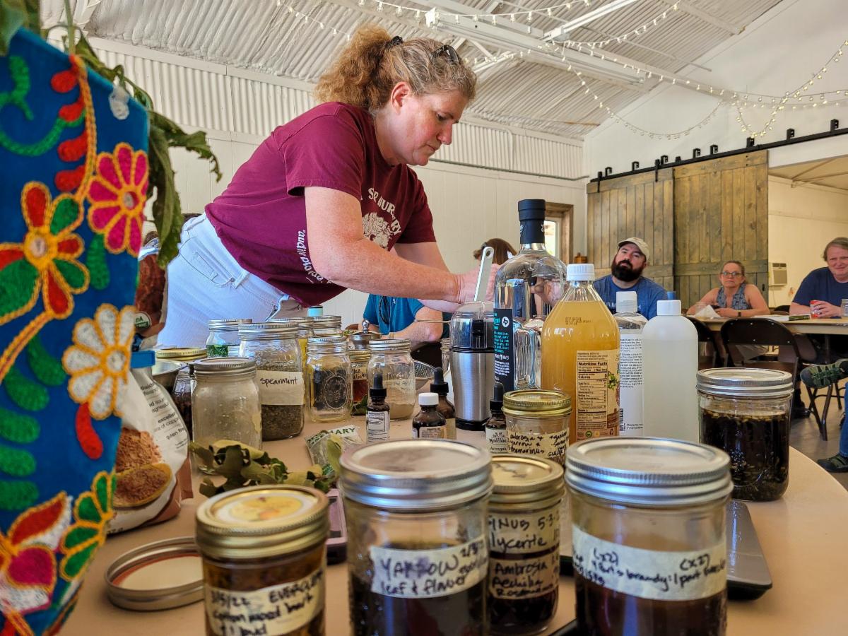 AsakuraRobinson's tweet photo. At Asakura Robinson, we love plants🌱! We incorporate plants in our designs for ecological, social, and aesthetic reasons. Senior Landscape Designer Christina shared her love of plants with the Native Prairie Association of Texas with a demonstration on making tinctures! https://t.co/KRUKpAjocU