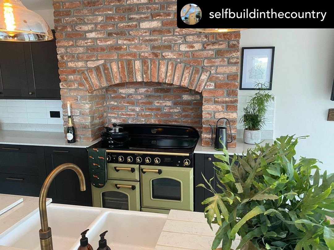 The Classic Deluxe in Olive Green is the perfect pop of colour in the heart of the kitchen 💚

Thank you for tagging us @selfbuildinthecountry 

To learn more about the Classic Deluxe click here: bit.ly/3hJhrBb