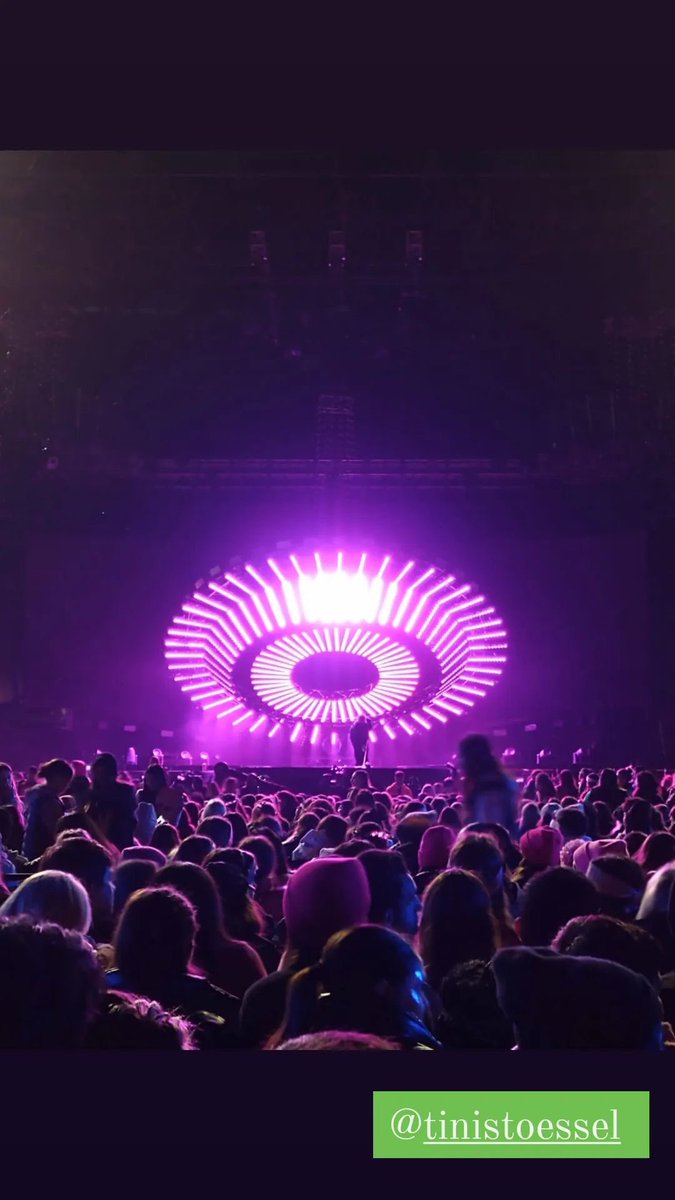 CasaisNicote's tweet photo. Hace 7 años, lleve a mi hermana al Último Show(En realidad era yo el que quería ir, 20años) #ViolettaLive. Hoy 2022 volví a verla a ella, en el Hipódromo, ya con 27 años. Gracias por tantos años~ @TiniStoessel #TINITOUR2022 https://t.co/MIBnlS7cjX