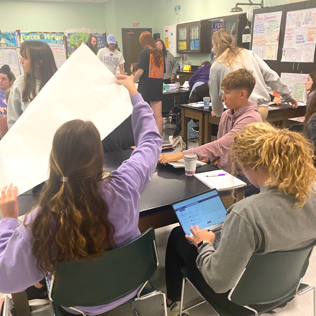 KSUCollegeofEd's tweet photo. Current EDCATS teaming up with future teachers from @Waverly_Schools @Lebo_Waverly during Dr. Pesnell's science class! @JNewt_10 @tracy_2000 Excited for your next visit!
#Kstate #EDCATS #futureEDCATS #visiting #science #posters #tour https://t.co/sDWbsmgUyH