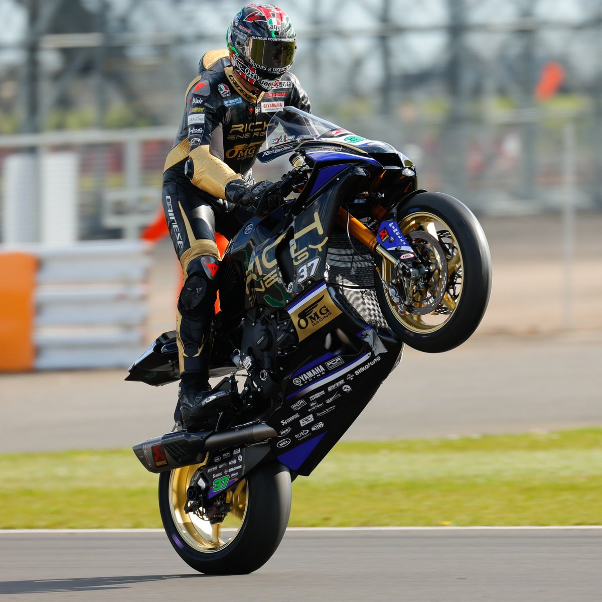 It's great to have @Jimbohillier37 back in the @OMGRacingUK fold for the final two Pirelli National Superstock Championship rounds 👏🏼 #WheelieWednesday | #RichEnergy | #WeAreRichEnergy | #RichOMG