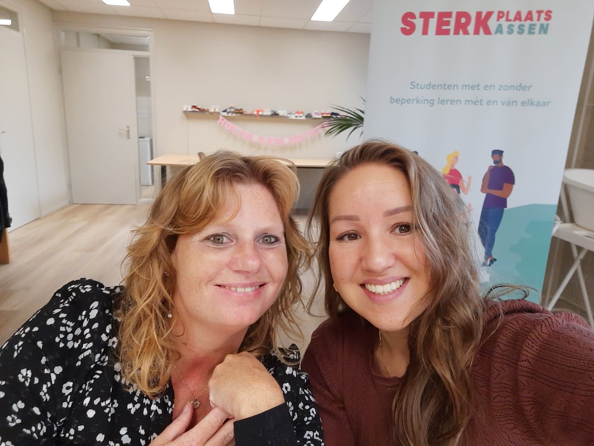 Anja aan het speeddaten met kraamverzorgenden van <a href="/isiskraamzorg/">Isis Kraamzorg</a>, Groene kruis kraamzorg en BabythuisZorg. Hoe is het als ouder met een lvb en hoe ga je daar als kraamzorg mee om? Fijn dat we op deze manier ons steentje bij kunnen dragen #samensterk #kraamzorg #ouderschap