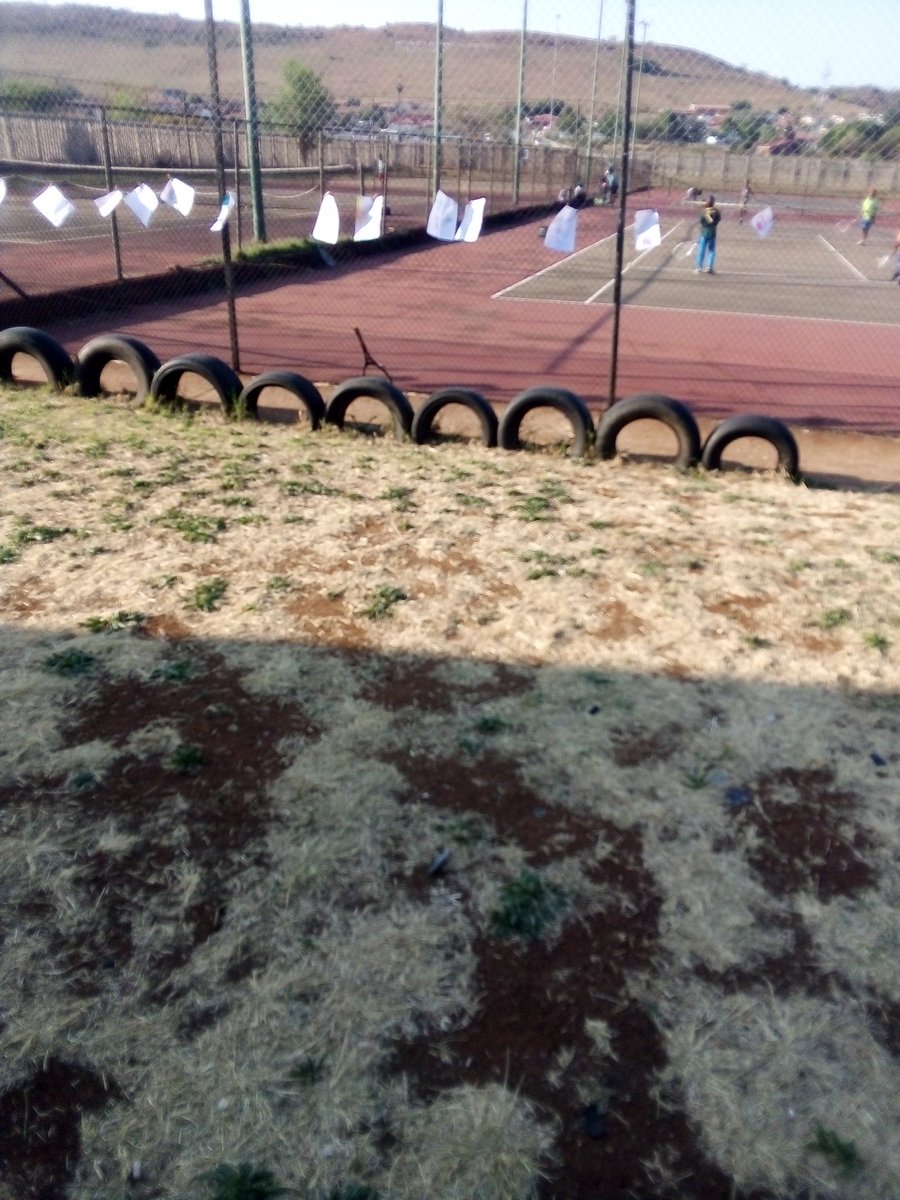 Sizwe05Sports's tweet photo. Wacky Wednesday multi sporting activities day tennis,painting,chess,two touch soccer was the order of the day 👑🇿🇦 grassroots @impiloSportsNPC @MsimangaSamuel @BigChill15 @Mshishi6 @Ligudu_Murenden @barry_nkomo @SiyafundaSA @Lottosportza https://t.co/3d79qRnHMO