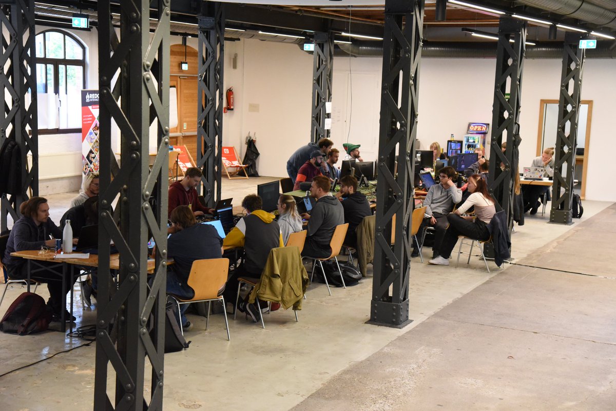 Redox_Interact's tweet photo. During this year’s "Jam Island" gamejam, 21 people have created 6 games within just 3 days 🤩 Thanks to @SchmiedeHallein @fhsalzburg @redbull and all participating smiths #gamejam https://t.co/EewwrB7qmR