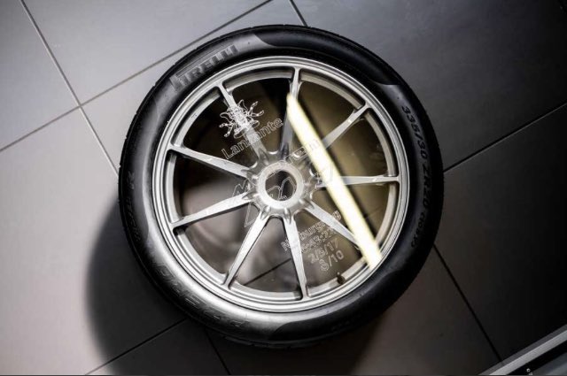 We are delighted to announce a silent auction in aid of The Rosemary Foundation. 
A limited edition one of ten coffee tables featuring a wheel &amp; tyre from the record breaking Mclaren XP1LM. 
Auction closes 4pm on Monday 3rd October
app.givefundraising.co.uk/auction_item/8… <a href="/McLarenF1/">McLaren</a> <a href="/fosgoodwood/">Goodwood FOS</a>