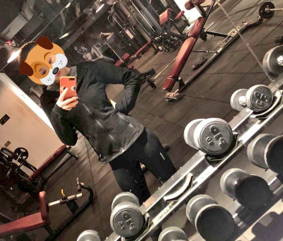 Suffer2046's tweet photo. 替我老婆找个M，要求男的男的男的，02年以后的，60kg以下 https://t.co/KX70P25N5w