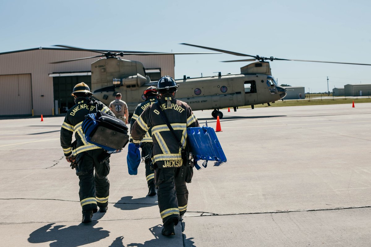 Our Davenport Aviation Facility partnered w/ the <a href="/davenport_fire/">Davenport</a> to conduct a pre-accident drill last week. 🚒 The scenario simulated a hard landing of a Chinook w/ injured passengers, which allowed the DFD to train on aircraft entry &amp; extractions. #CommunityPartnerships 🤝
