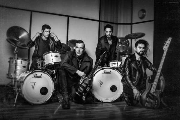 PrensaCRock's tweet photo. Catupecu Machu: una reencarnación más que una vuelta.
La banda ofreció un emocional concierto en el teatro Vorterix y anunció un show en Obras para diciembre. 
https://t.co/tLLPWeFHy0 https://t.co/wfDZwQBtjC